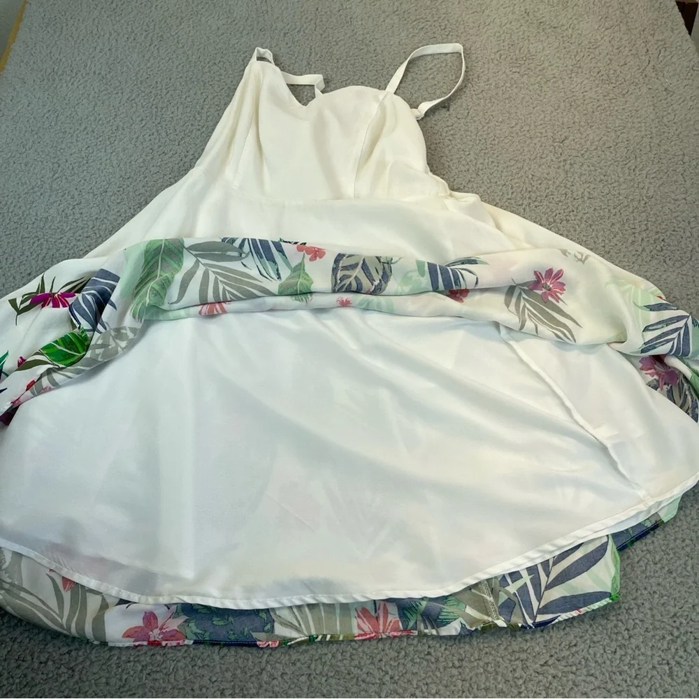 Old Navy Cami Dress size M White Tropical Floral Smocked Back Adjustable‎ Straps